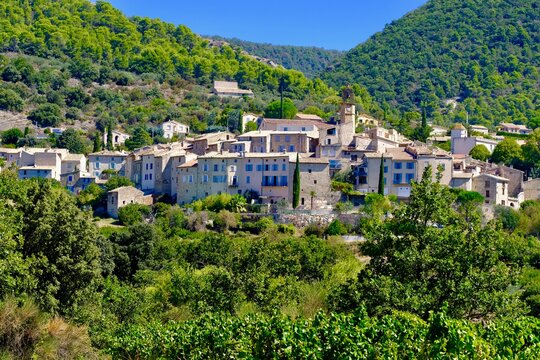 VILLAGE DE VENTEROL  DR&Ocirc;ME