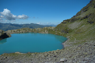 Fototapeta na wymiar Alpiner Bergsee auf dem Pizol in der Schweiz 7.8.2020