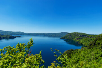 Fototapeta na wymiar 【青森県十和田湖】瞰湖台から眺める十和田湖は開放的な大パノラマ