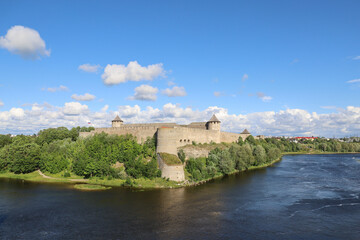 Fototapeta na wymiar Stunning view on the russian castle of Ivangorod 