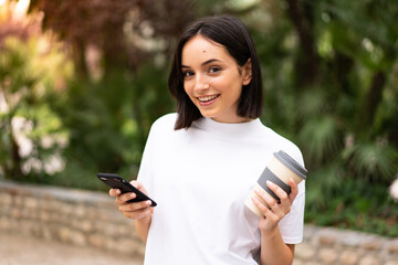 Young caucasian woman using a phone at outdoors