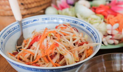 Salade papaye pimenté, nourriture végan