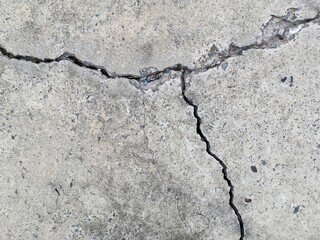 cracked concrete wall