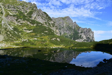 Fototapeta na wymiar Zielony Staw Kaczy, Dolina Białej Wody Tatry Słowackie 