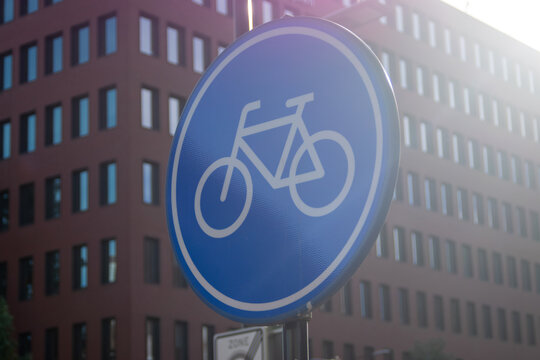 Dutch traffic sign: bike path