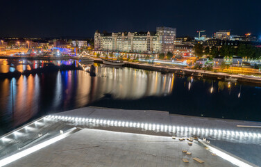 Nocny widok na Oslo stolice Norwegii - obrazy, fototapety, plakaty