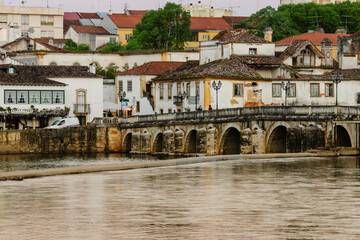 puente romano sobre el rio Nabao, Tomar, distrito de Santarem, Medio Tejo, region centro, Portugal,...