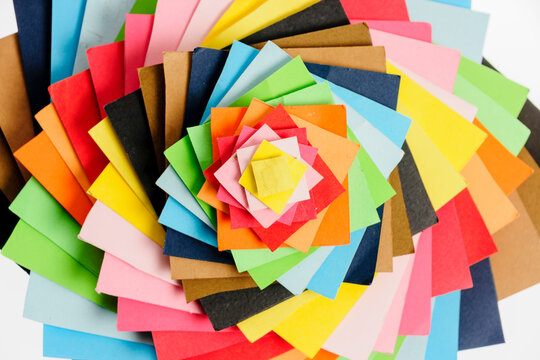 trabajo con papel de colores.