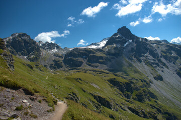 Fototapeta na wymiar Bergpanorama während der 5 Seen Wanderung auf dem Pizol in der Schweiz 7.8.2020