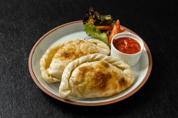 イタリアの具入りパン カルツォーネ　 Italian Bread (calzone)
