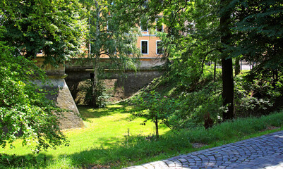 zamek, Rzeszów, Łańcut, fosa, mury, obronne, fortyfikacja, rynek, pomnik, rycerz, piast,  park, drzewo, skansen, zabudowa, drewniana, pies, kot, posiłem ,miska, panorama, park, las, krzyż cmentarz, dz © woodyd