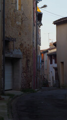 Naklejka premium Petite ruelle de la ville d'Éauze