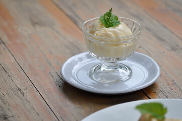 ice cream or vanilla ice cream