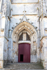 Fototapeta na wymiar Marennes. Portail d'entrée de l'église Saint-Pierre. Charente-Maritime. Nouvelle-Aquitaine
