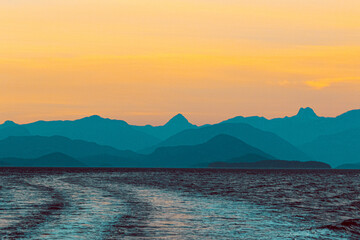 Obraz premium Bootstour durch die Inlets von Vancouver Island