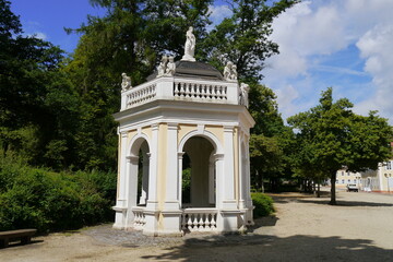 Fototapeta na wymiar Brunnentempel Hanau Staatsbad Wilhelmsbad 