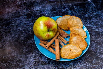 apple pie with cinnamon