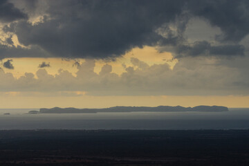 Nubes de tormenta sobre la Isla de Cabrera,islas Baleares, Spain