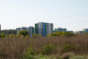 Obraz premium high voltage power lines in city