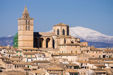 parish church of Santa María, Sineu, and Tramuntana mountains with snow Mancomunidad del Pla,...