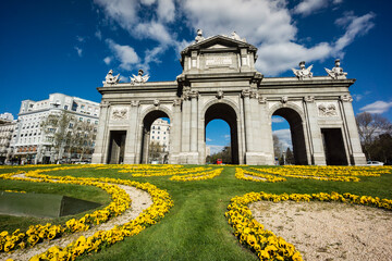 Obraz premium Puerta de Alcalá, rotonda de la Plaza de la Independencia, Madrid, Spain, europe