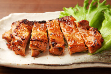 鳥もも肉の炙り焼き