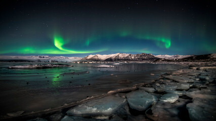 Fototapeta na wymiar northern lights in the sky over glacier lagoon 