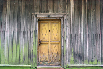 Drzwi boczne przy kościele w Bardzicach pw. św Andrzeja Boboli  - obrazy, fototapety, plakaty