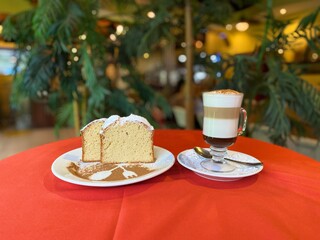Café, pan, postre, tarde 
