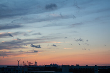 Fototapeta na wymiar City sunset and clouds 1