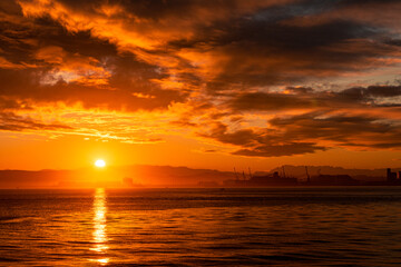Obraz premium sunset over the sea
