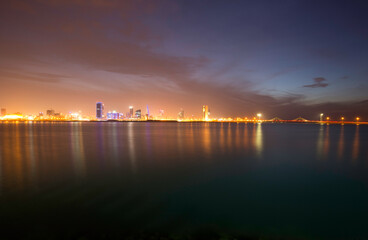 Fototapeta na wymiar Dramatic Bahrain skyline at sunset