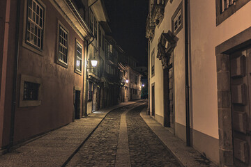 Fototapeta premium Widoki na zabytkowe budynki Guimarães, miejsca narodzin Portugalii