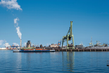 Type of cargo terminal and cranes, berths for transshipment of bulk cargo, iron ore and coal