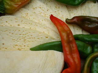 Queso de vaca y chile chilaca