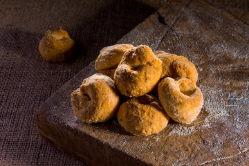 Rosquillas, donas pequeñas artesanales y orgánicas hechas en panadería de la provincia de Cajamarca Perú, ricas y deliciosas.