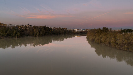 Paisaje del rio Guadalquivir a su paso por la ciudad de Córdoba, Andalucia , España