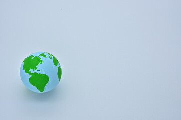The ball of the earth is set on a wooden board, and the Americas are visible.