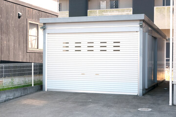 シャッターガレージ　車庫