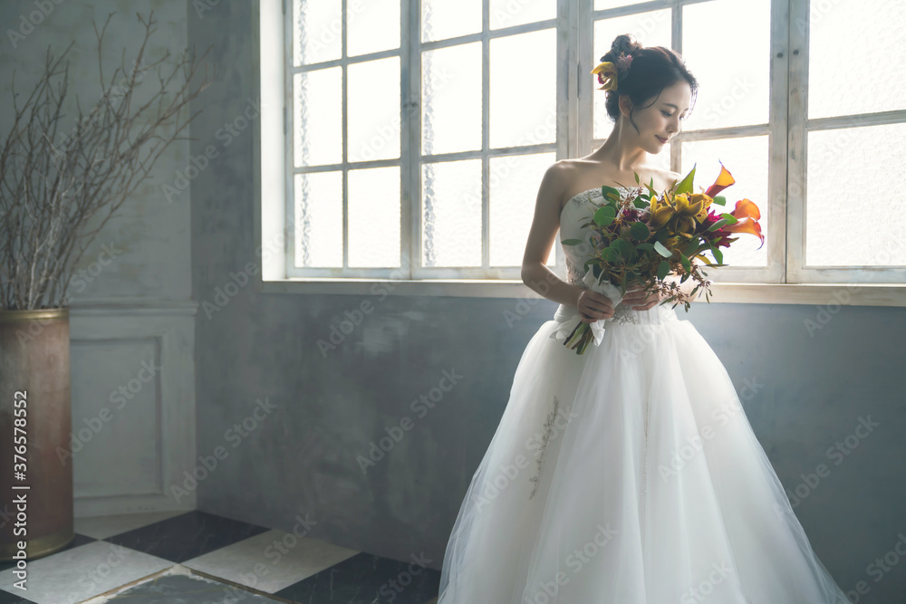 Aufkleber ウェディングドレスを着た女性　ブライダルイメージ　ウェディング　結婚式