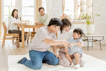 三世代家族 Wall Mural Wallpaper Murals Wallsheaven Takaco