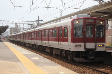 Fototapeta premium 近鉄名古屋線の通勤用車両