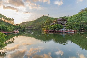Fototapeta na wymiar Small mountain lake reflection and ancient building landscape in Chinese park