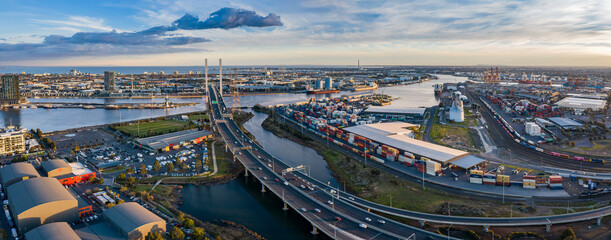 Obraz premium Aerial view of the Bolte Bridge and Melbourne docklands at sunset