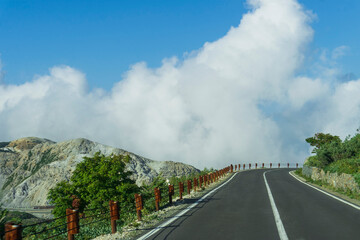 【裏磐梯／浄土平】雲に向かう磐梯吾妻スカイラインの景色／磐梯朝日国立公園（福島県）