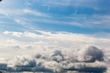 Fototapeta na wymiar cumulonimbus clouds of an average tier