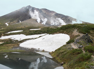 北海道　大雪山　旭岳と姿見の池　7月