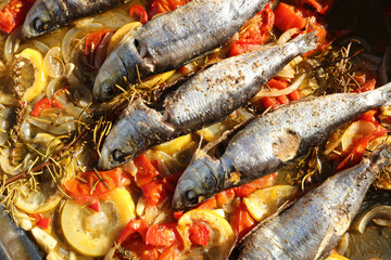 Sardinen auf Gemüse