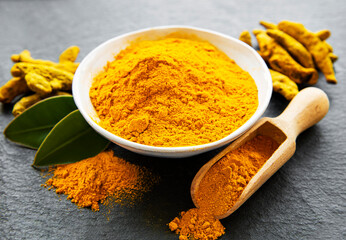 Turmeric powder and dry roots