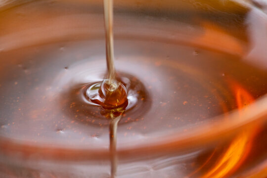 Drops Of Honey Dripping,Thick Honey Dripping,Pouring Liquid Honey Dripping	
